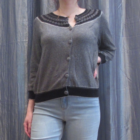 Button-up Patterned Cardigan - Picture 2 of 4